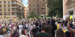 Concentració a la plaça de la Verge de València