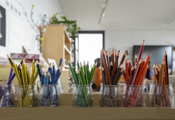 El Departament d'Educació ha de prioritzar la plena escolarització