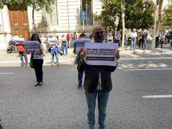 Acció sorpresa davant la delegació del govern espanyol a Barcelona per exigir complint els dictàmens de l'ONU