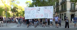 Centenars de persones a Barcelona es manifesten en suport del raper Pablo Hasel
