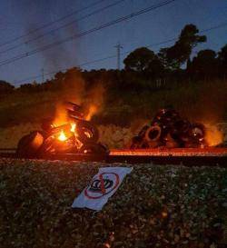 Tallen les vies del TGV entre Girona i Figueres en protesta per la visita de Felip VI al Principat (20/7/2020)