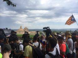 Mossos d'Esquadra intentant evitar que els manifestants avancin cap a Poblet (Imatge: Anonymous Catalonia)