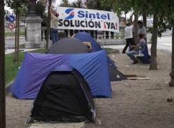 2001 Els treballadors de Sintel finalitzen el campament reivindicatiu a Madrid