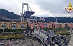 2018- La manca de manteniment fa que s'ensorri el Pont Morandi de Gènova i morin 40 persones a l'accident (Imatge: bombers de Gènova)