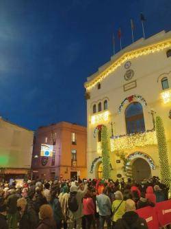 Concentració davant de l'Ajuntament de Badalona