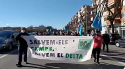 Centenars de persones es manifesten al Prat de Llobregat en defensa de les zones agrícoles