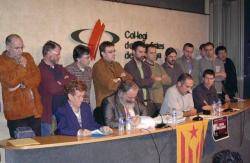 Montserrat Munté, junt amb Sebastià Salellas i un gruix de represaliats en l'Operació Garzón el 1992, en una roda de premsa