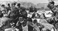 1905 ?Diumenge Roig? a Sant Petersburg: l'exèrcit dispara contra la població