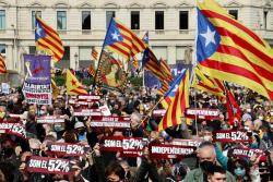 L?independentisme omple la plaça Catalunya per demanar un govern independentista del 52%