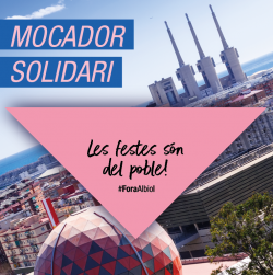 Guanyem Badalona posa a la venda mocadors solidaris