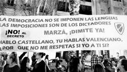 Protesta en contra del "Decret de Llengües". Foto: Tipografia La Moderna