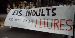 Empastifen de pintura la seu de la Fiscalia Superior de Justícia de Catalunya contra la repressió
