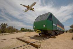 Greenpeace reivindica el tren en oposició a l'ampliació de l'Aeroport del Prat