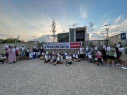 Concentració a la seu de lestació transformadora dEndesa de Salt i Girona