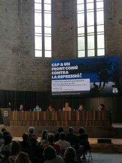 Acte de la primera Conferència Nacional Antirepressiva a l'Aula Magna de la Facultat de Lletres de l'UdG 