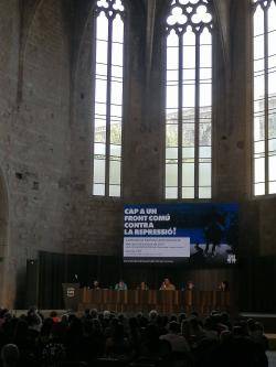 Acte de la primera Conferència Nacional Antirepressiva a l'Aula Magna de la Facultat de Lletres de l'UdG 