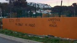 2018- Pintades contra la presència de la Guàrdia Civil al càmping Illa Mateua (situat a la Cala Montgó)