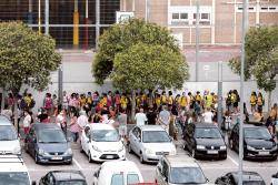 Entrada d'alumnes a l'escola Víctor Català, febrer 2021 / Foto: Manel Sala "Ulls"-9 Barris Imatge