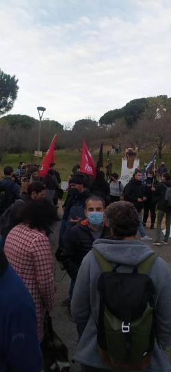 Centenars de persones es manifesten a Canet de Mar contra el 25% de castellà a l'escola
