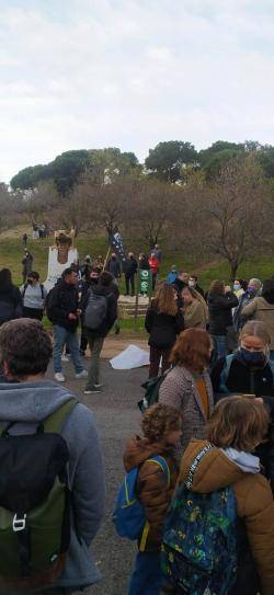 Centenars de persones es manifesten a Canet de Mar contra el 25% de castellà a l'escola