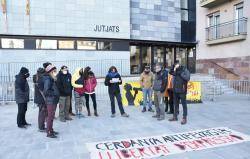 Concentració del passat mes de gener davant els Jutjats de La Seu en suport a un membre del @CerdanyaCDR  FOTO: Ràdio Seu