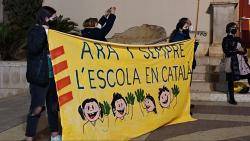 Protesta a Vila-seca contra l'obligatorietat d'impartir el 25% de les classes en castellà