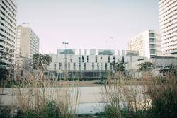 El veïnat del Poblenou de Barcelona reclama un informe oficial sobre l'amiant de l'entorn de l'escola Fluvià