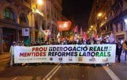 Milers de persones surten al carrer contra la reforma labora