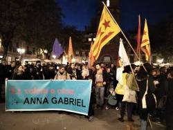 Manifestació a la Vila de Gràcia de Barcelona pel lliure retorn d'Anna Gabriel i l'Amnistia
