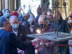 La 53a renovaci&oacute; de la Flama de la Llengua arriba a Montserrat