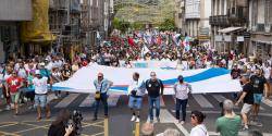 Milers de persones omplen els carrers carrers compostel·lans en una manifestació amb motiu del Dia da Patria Galega