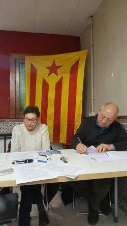 Blanca Serrat, amb Carles Castellanos, en un acte a l'Ateneu d'Hostafrancs