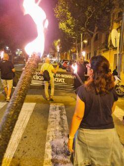 Centenars de persones participen en la Marxa de Torxes per la Independència a Tàrrega