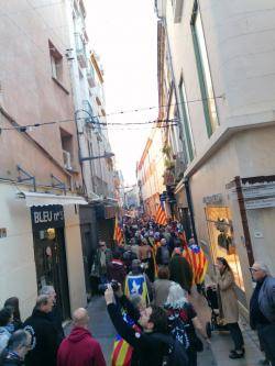 Manifestants pels carrers del barri vell de Perpinyà durant la Diada del 2022 (5/11/2022)