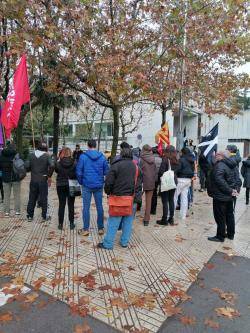 Avui dimarts 13 de desembre a les 10:15 en Martí i en Joan havien de declarar als Jutjats d'Igualada on a pocs metres s'hi ha fet un acte en solidaritat amb els joves independentistes represaliats.