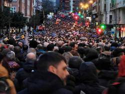 Desenes de milers de persones omplen el carrers de Bilbo per l?alliberament dels presoners bascos