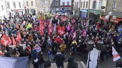 Centenars de persones a Carhaix donen suport a la redacció de la publicació "Le Poher"