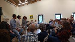 La candidatura municipalista presenta davant d?una sala de Can Geli plena les seves propostes pel futur de poble