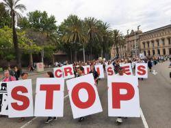 Centenars de persones exigeixen l?eliminació del trànsit de creuers a Barcelona