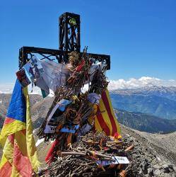 Feixos de llenya d'arreu dels Països Catalans per a la regeneració de la Flama del Canigó