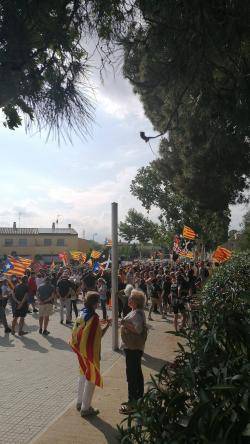 Comença a Caldes la manifestació contra l'entrega dels premis Princesa de Girona i la presència de Felipe VI i Leonor al golf de Caldes de Malavella (05/07/2023).