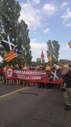 Manifestació contra l'entrega dels premis Princesa de Girona i la presència de Felipe VI i Leonor al golf de Caldes de Malavella (05/07/2023).