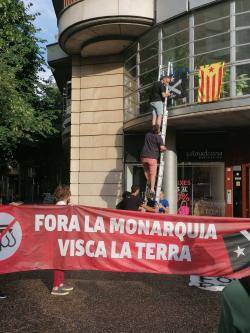 Finalment la Coordinadora Antimonàrquica de les Comarques Gironines ha penjat una estelada a la façana de la Fundación Princesa de Girona (03/07/2023) 