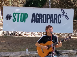 Concert reivindicatiu i solidari d'en Cesk Freixas en defensa de la terra a Gelida