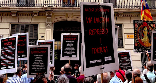 Exigeixen que torni faristol en memòria de les persones torturades davant la Comissària de Via LaietanaExigeixen que torni el faristol en "memòria de les persones torturades" davant la Comissària de Via Laietana