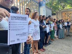 Concentracions als centres educatius del País València en protesta per les polítiques de Conselleria