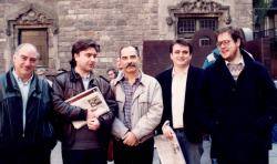 Robert Surroca, en una foto amb militants independentistes als anys 80 (Nèstor Sastre, Agustí Barerra, Josep Sort,,,)