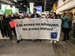 La Plataforma Desmilitaritzem l?Educaci&oacute; irromp un any m&eacute;s el Sal&oacute; de l?Ensenyament