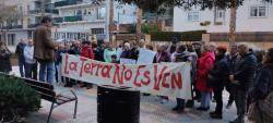 Protesta davant del ple de l'Ajuntament de Llançà