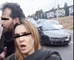 Dos polices nacionals espanyols irrompren en un tall en motiu del 8-M a Esplugues de Llobregat